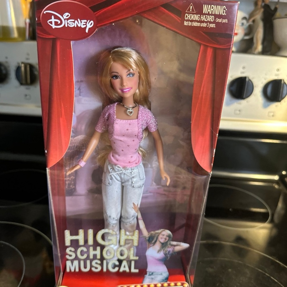 Disney High School Musical Doll - Pink and White Outfit sharpay new